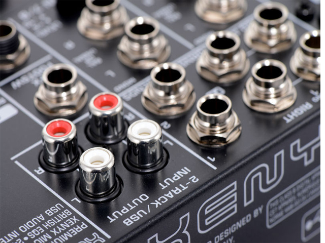 Mixer de Áudio - Behringer Xenyx X1204 USB 