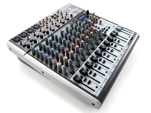 Mixer de Áudio - Behringer Xenyx X1622 USB 