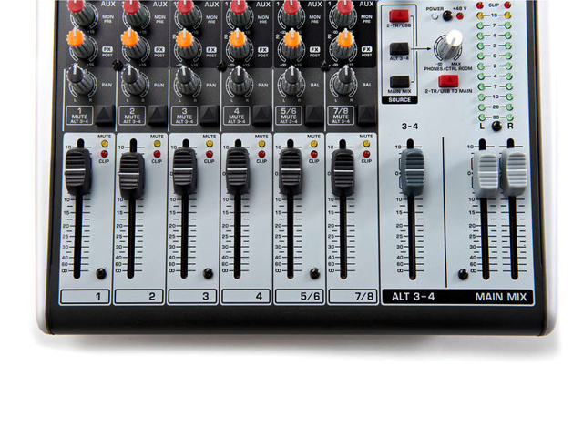 Mixer de Áudio - Behringer Xenyx 1204 USB