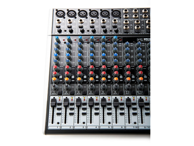 Mixer de Áudio - Behringer Xenyx X1832 USB 