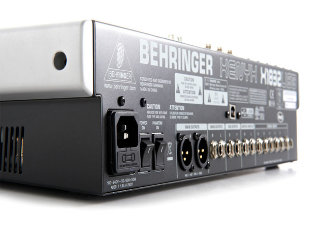 Mixer de Áudio - Behringer Xenyx X1832 USB 