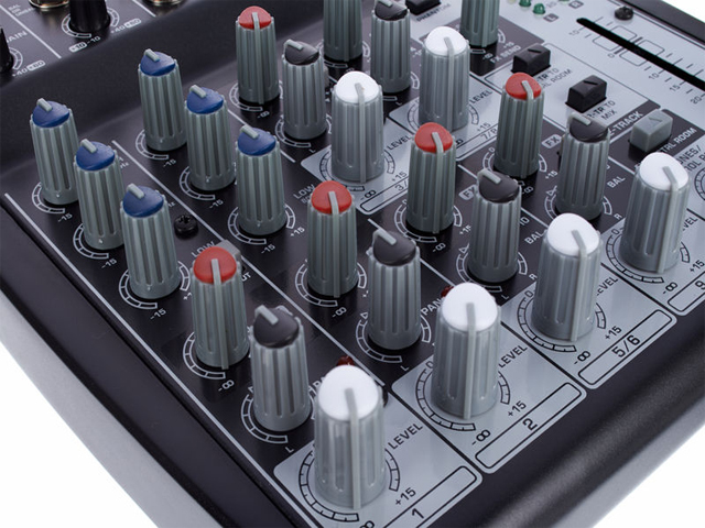 Mixer de Áudio - Behringer Xenyx 1002