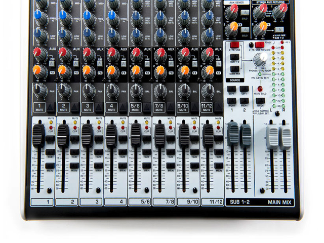 Mixer de Áudio - Behringer Xenyx X1622 USB 