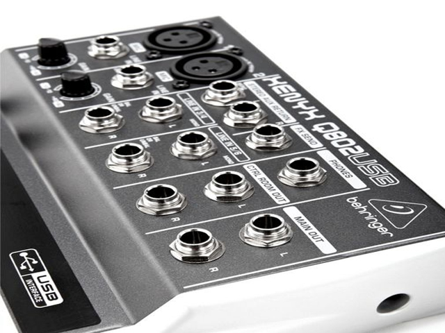 Mixer de Áudio - Behringer Xenyx Q 802 USB