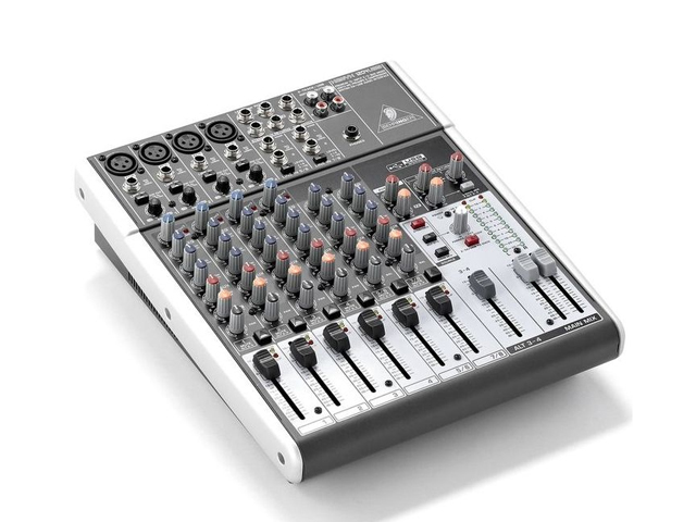 Mixer de Áudio - Behringer Xenyx 1204 USB