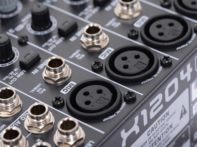 Mixer de Áudio - Behringer Xenyx X1204 USB 