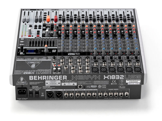 Mixer de Áudio - Behringer Xenyx X1832 USB 