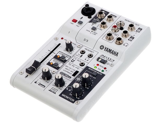 Mixer de áudio Yamaha - AG03