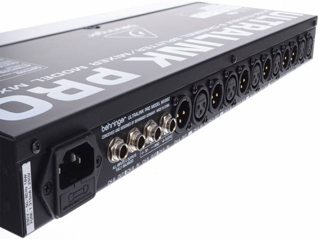 Distribuidor de Áudio - Behringer - Ultralink MX 882