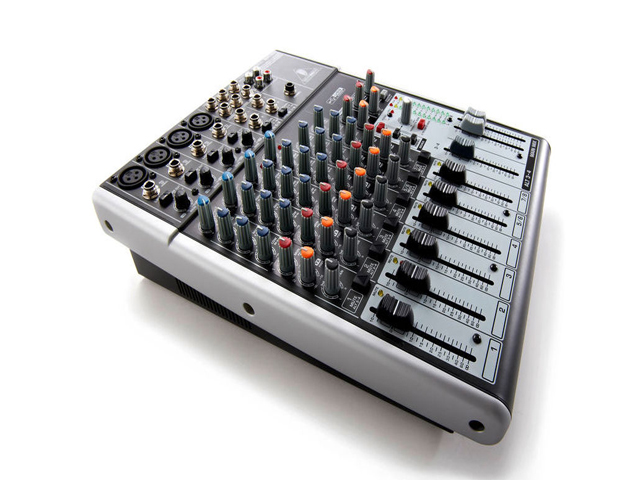 Mixer de Áudio - Behringer Xenyx 1204 USB