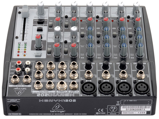 Mixer de Áudio - Behringer Xenyx 1202